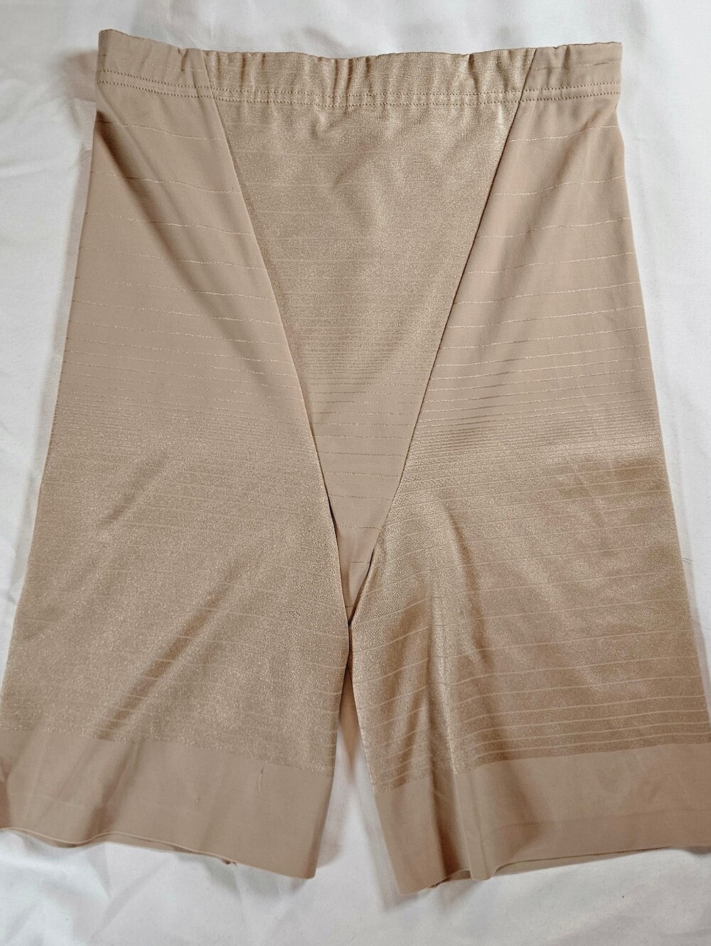 Flexees Womens Nude Elastic Waist Weightless Thigh Slimmer Shalewear Size Medium